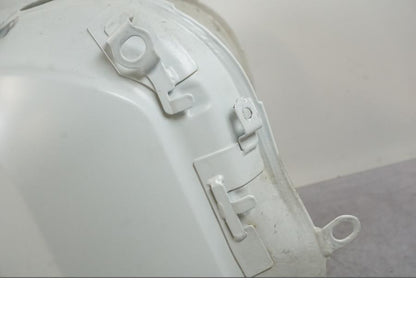 Vänster sida på Bensintank från en Ducati Desert X -2023 motorcykel.