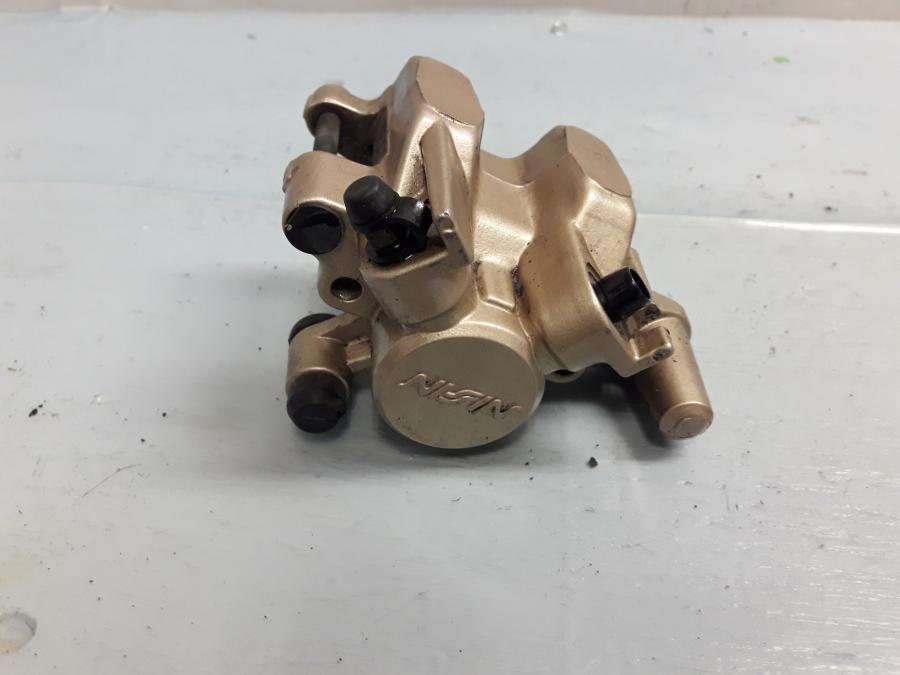 Framsidan på Bromsok från en Honda CBR 125 R -2005 motorcykel.