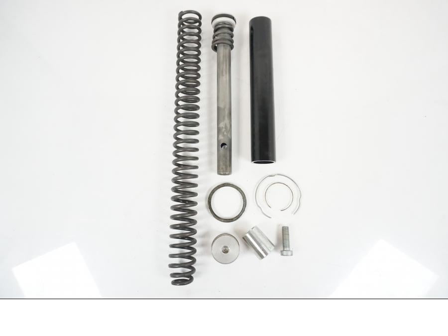 Framsidan på Gaffelbensdelar från en BMW F 650 CS -2002 motorcykel.