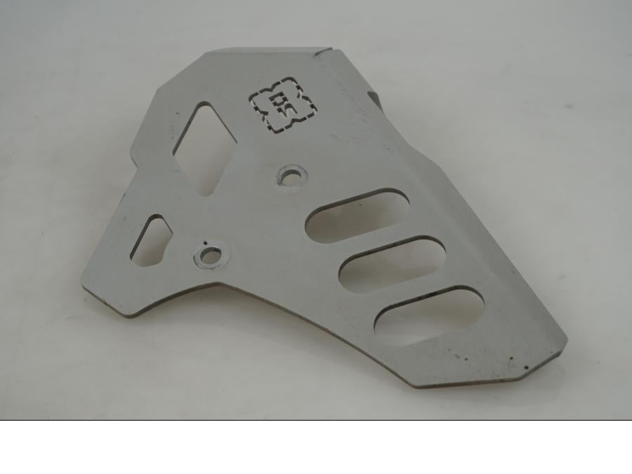 Framsidan på Bromshuvudcylinderskydd från en Yamaha XT 1200 Z -2011 motorcykel.