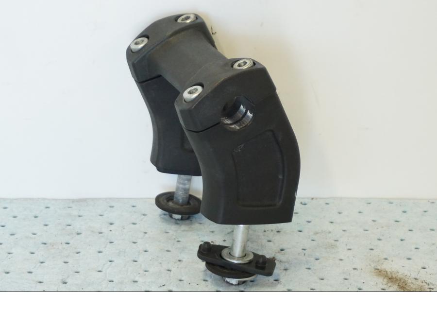 Snett nerifrån på Styrfäste från en Suzuki GSX 1300 BK -2008 motorcykel.