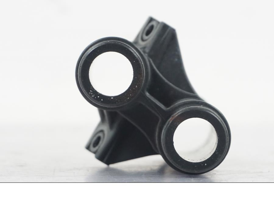 Vänster sida på Tändspole Kåpa från en KTM 690 Duke -2015 motorcykel.