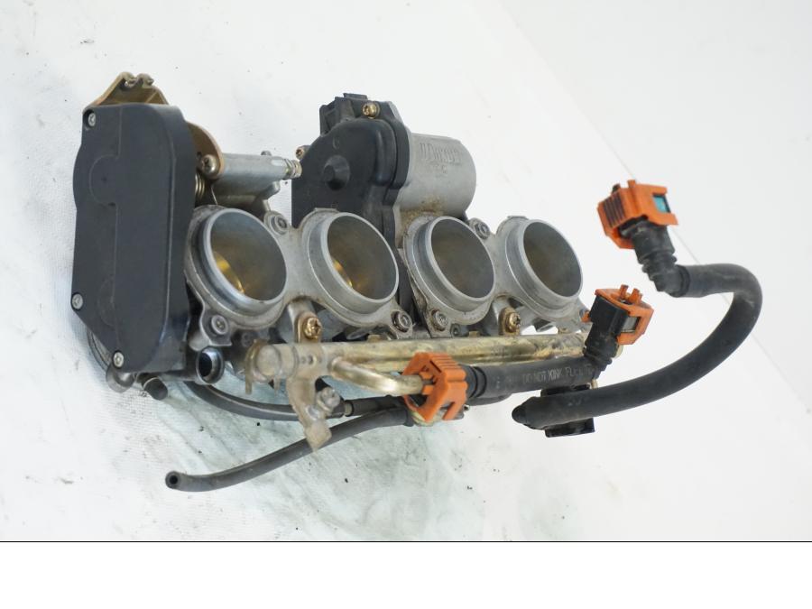 Framsidan på Spjällhus från en Yamaha YZF R6 -2006 motorcykel.