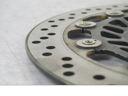 Extrabild1 på Bromsskiva från en Triumph Daytona 955I -2000 motorcykel.