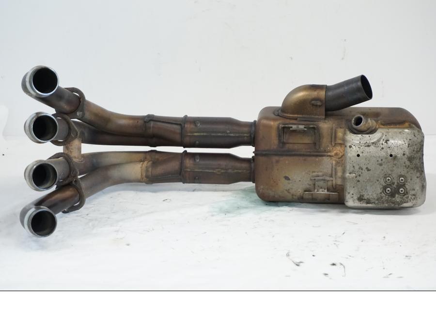 Höger sida på Grenrör från en Yamaha YZF R6 -2006 motorcykel.