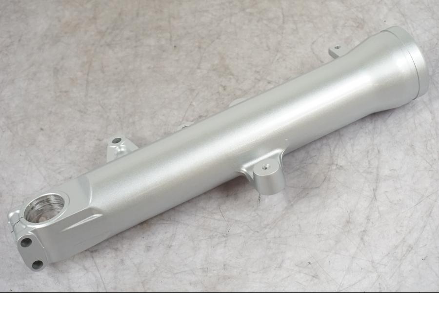 Snett uppifrån på Gaffelben från en Suzuki SV 1000 -2003 motorcykel.