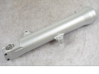 Snett uppifrån på Gaffelben från en Suzuki SV 1000 -2003 motorcykel.