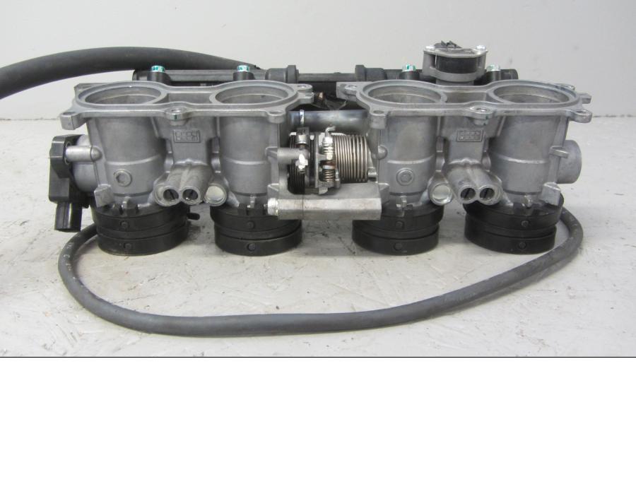 Baksidan på Spjällhus från en Honda CB 1000 R -2010 motorcykel.