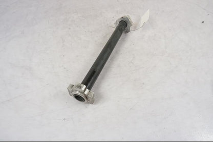 Baksidan på Axel från en KTM 790 Duke -2018 motorcykel.