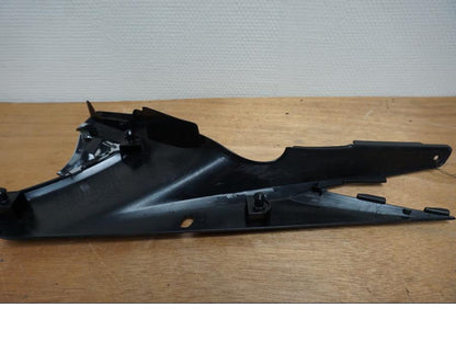 Vänster sida på Sidopanel från en Suzuki GSF 650 -2011 motorcykel.