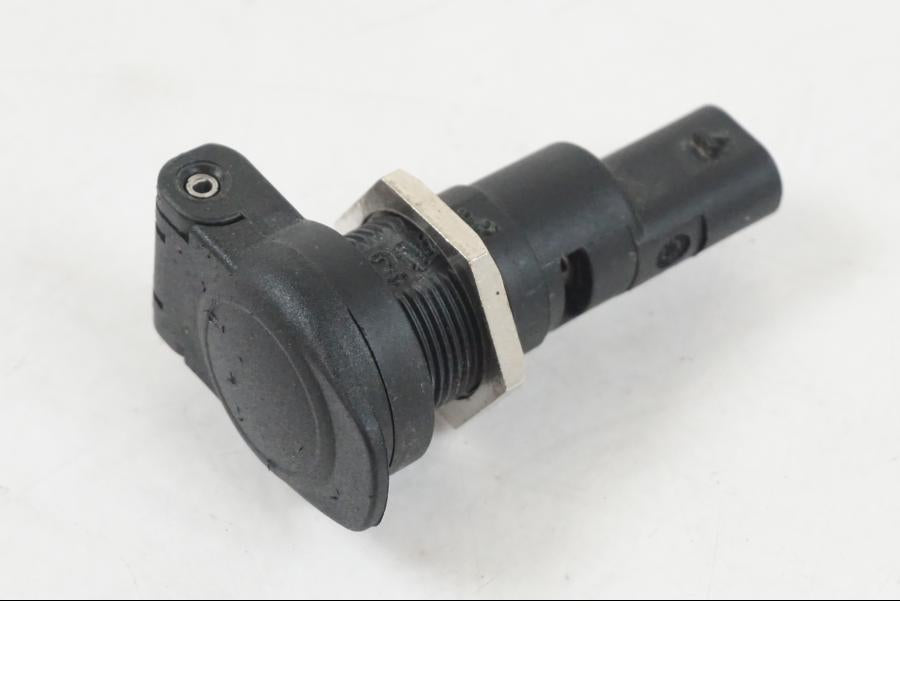 Framsidan på El uttag 12 V från en BMW R 1250 GS -2021 motorcykel.