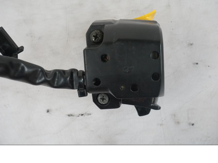 Höger sida på Styrelreglage från en Suzuki GSX-R 1000 -2005 motorcykel.