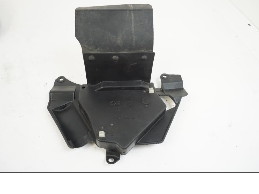 Framsidan på Undertail från en Yamaha XVS 1100 -2004 motorcykel.