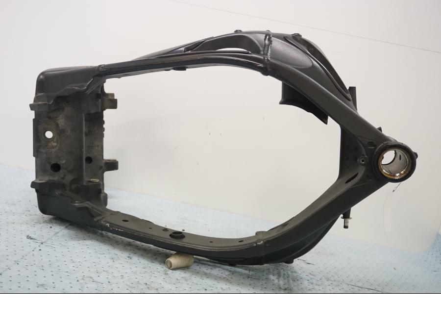 Höger sida på Ram från en Yamaha YZF 1000 R1 -2010 motorcykel.