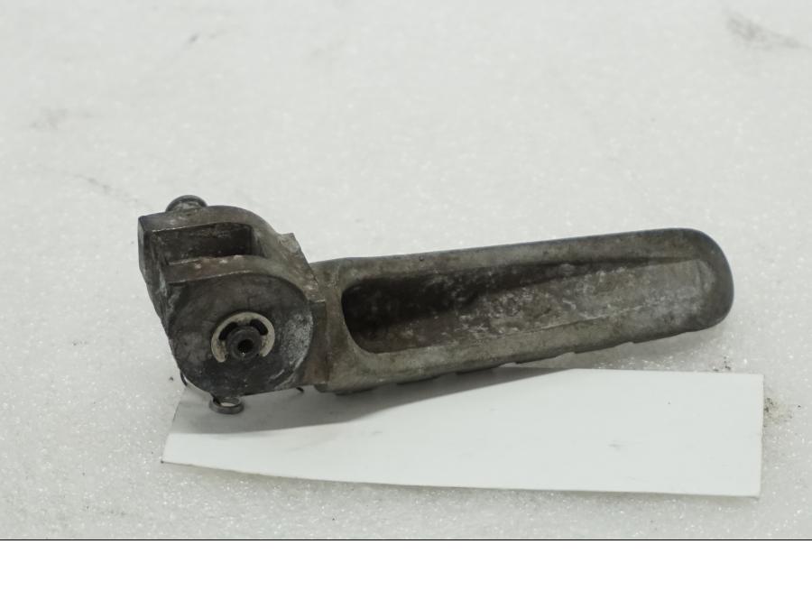 Baksidan på Fotpinne från en Ducati Monster 696 -2010 motorcykel.