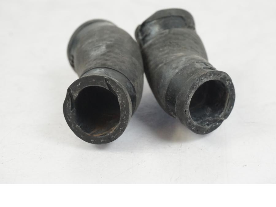 Vänster sida på Vattenkyl Slang Set från en Suzuki SV 650 S -2005 motorcykel.