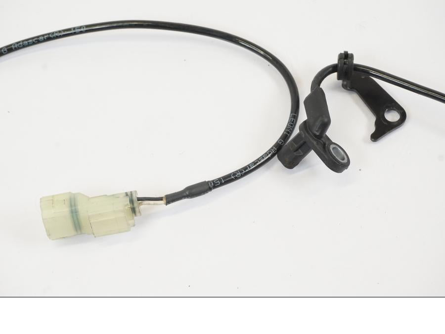 Baksidan på ABS givare från en Triumph Trident -2021 motorcykel.