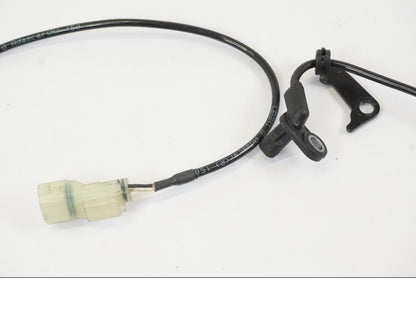 Baksidan på ABS givare från en Triumph Trident -2021 motorcykel.