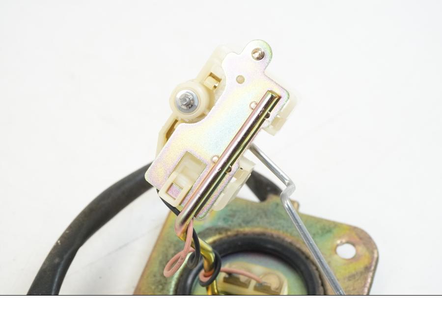 Snett uppifrån på Bensinmätare från en Honda ST 1300 -2002 motorcykel.