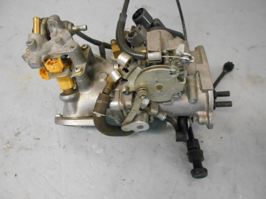 Framsidan på Spjällhus från en Kawasaki VN 1600 Mean Streak -2007 motorcykel.