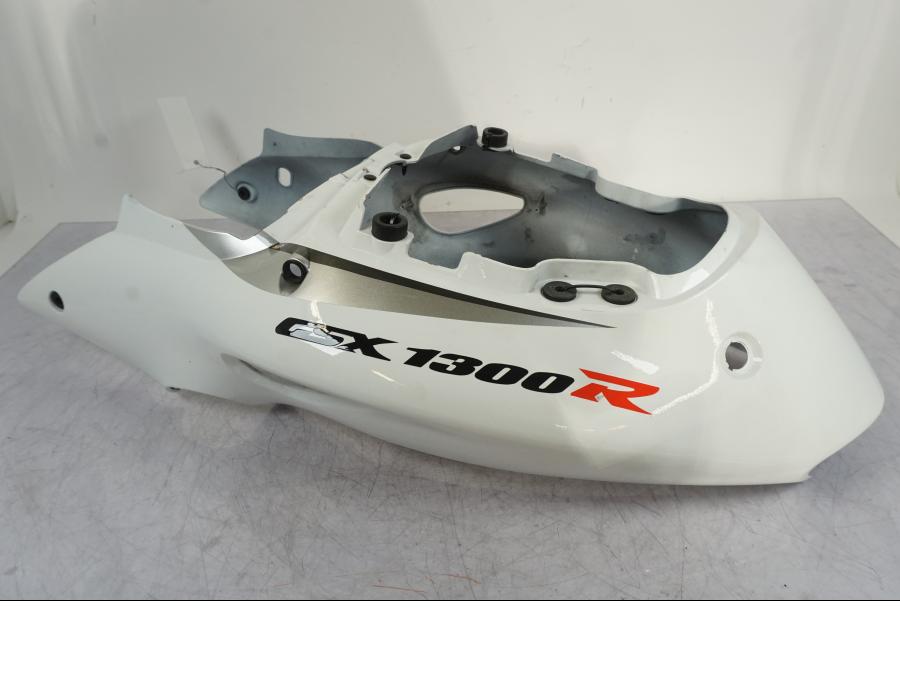 Snett nerifrån på Bakvinge från en Suzuki GSX 1300 RX -1999 motorcykel.