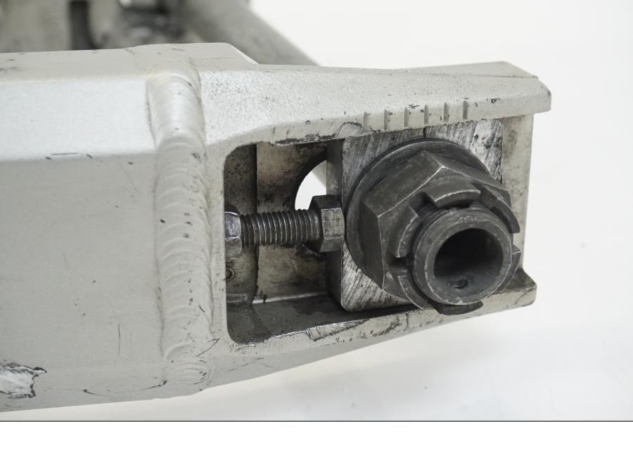 Vänster sida på Sving från en Kawasaki ZX-12R -2000 motorcykel.