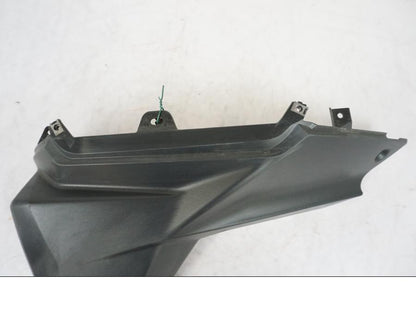 Baksidan på Tankkåpa från en Triumph Tiger Explorer -2013 motorcykel.