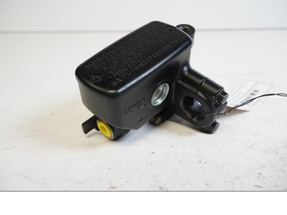 Framsidan på Bromshuvudcylinder från en Honda CRF 1000 Africa Twin -2016 motorcykel.