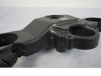 Vänster sida på Gaffelkrona från en Honda CBR 900 RR -2003 motorcykel.