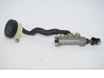 Baksidan på Bromshuvudcylinder från en Honda CBR 600 -1998 motorcykel.