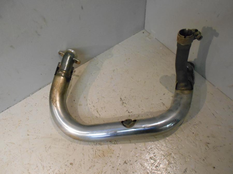 Baksidan på Grenrör från en Triumph Speedmaster -2010 motorcykel.