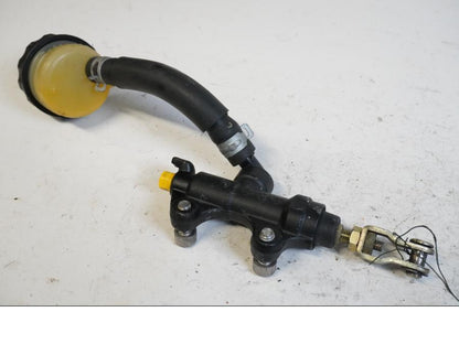 Framsidan på Bromshuvudcylinder från en Triumph Daytona 600 -2003 motorcykel.