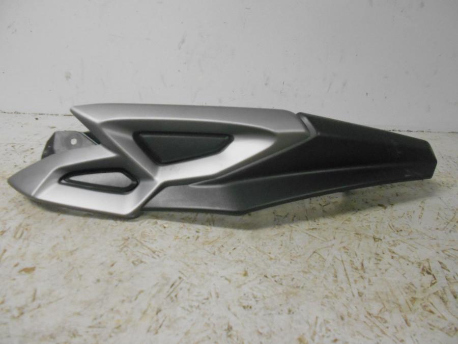 Framsidan på Bensintankskåpa från en Triumph Tiger 800 -2016 motorcykel.