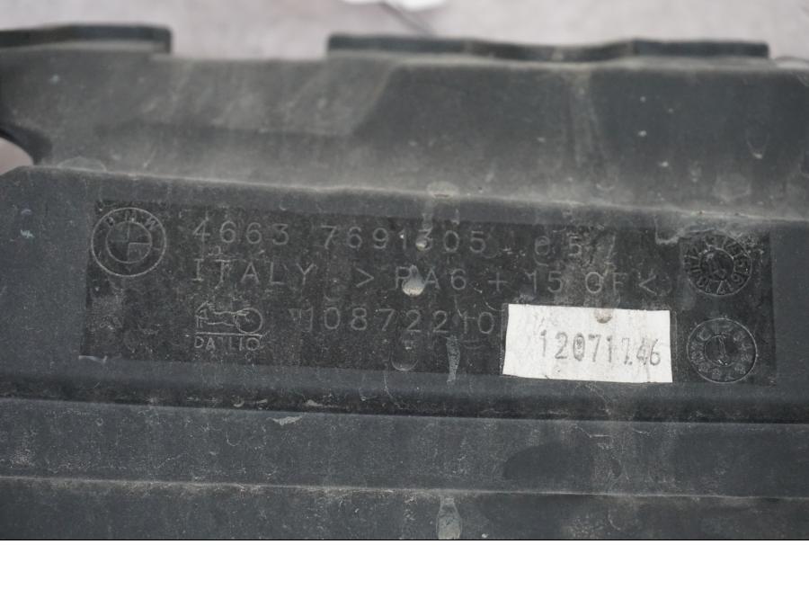 Baksidan på Värmeskydd från en BMW F 800 R -2018 motorcykel.