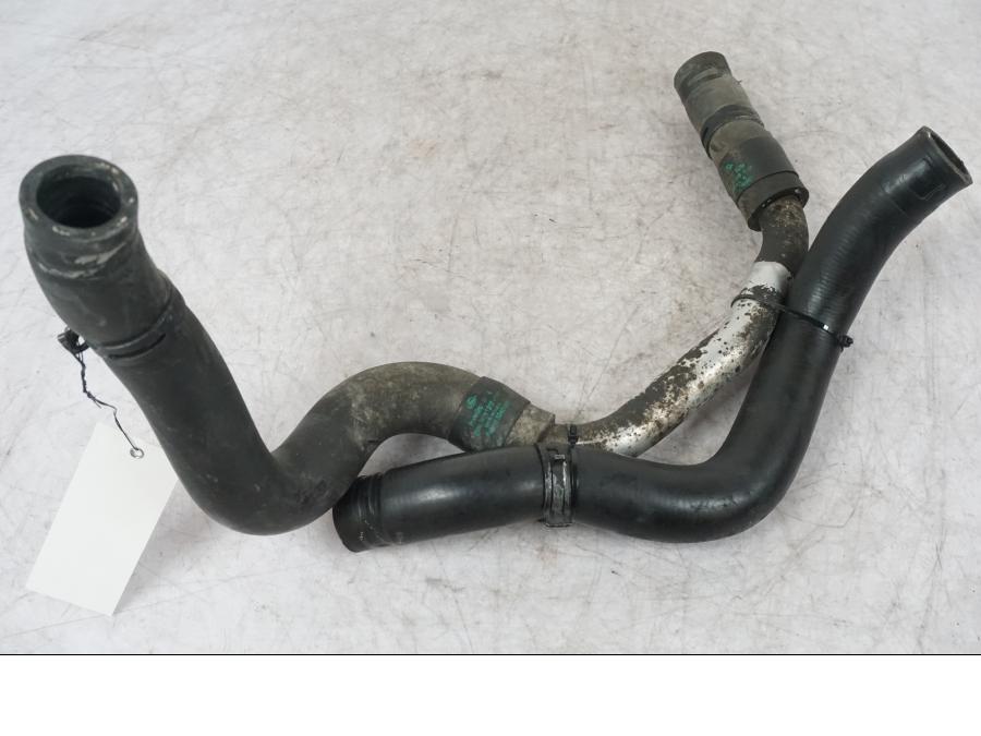 Framsidan på Vattenkyl Slang Set från en Buell 1125 R -2008 motorcykel.