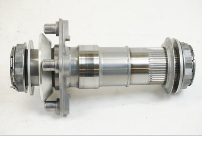 Framsidan på Axel från en Triumph Speed Triple -2021 motorcykel.