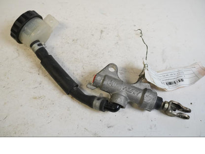 Framsidan på Bromshuvudcylinder från en Kawasaki ZX-9R -2000 motorcykel.