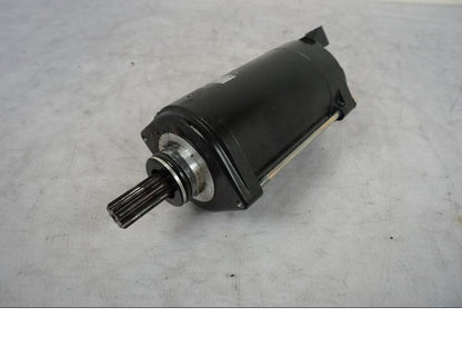 Höger sida på Startmotor från en Triumph Bonneville T120 -2021 motorcykel.