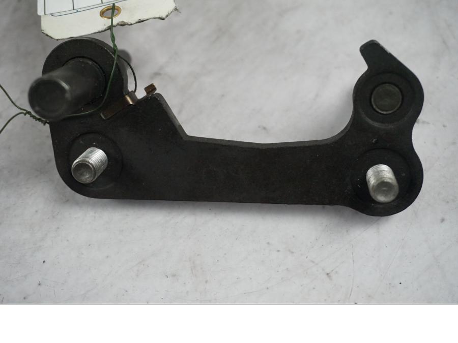 Framsidan på Bromsoksfäste från en Kawasaki Versys 650 -2007 motorcykel.