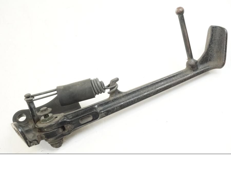 Snett uppifrån på Sidostöd från en Honda ST 1300 -2002 motorcykel.