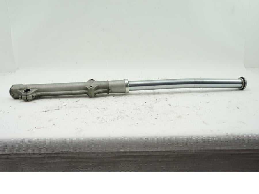 Baksidan på Gaffelben från en BMW R 90 -1975 motorcykel.