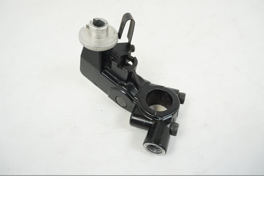 Snett uppifrån på Kopplingsklo från en Triumph Speed Triple -2008 motorcykel.