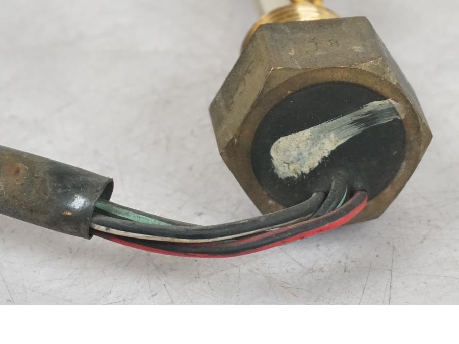 Höger sida på Bensintankgivare från en Suzuki SV 650 -1999 motorcykel.