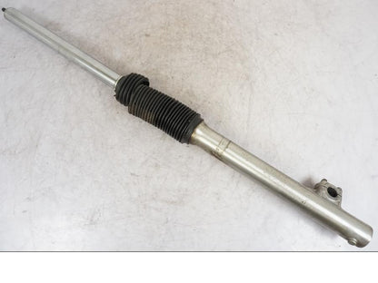 Framsidan på Gaffelben från en Honda XL 125 R -1998 motorcykel.