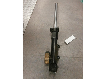 Baksidan på Gaffelben från en Suzuki GSX 1100 EF -1984 motorcykel.