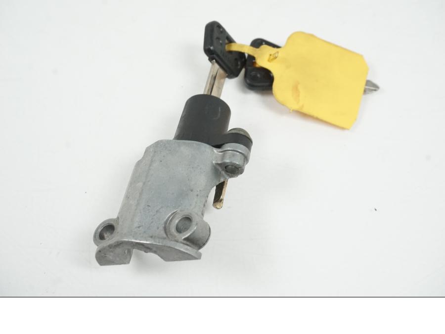 Snett uppifrån på Låssats från en Yamaha YZF R6 -2006 motorcykel.