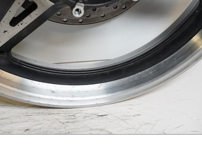 Höger sida på Fälg från en Yamaha XV 1700 -2003 motorcykel.