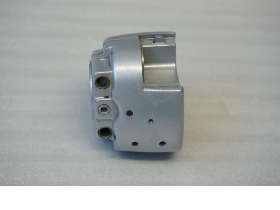 Vänster sida på Styrelreglage från en H-D V-Rod 1130 -2002 motorcykel.