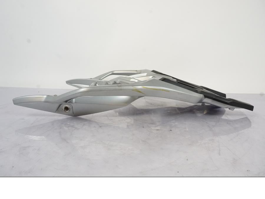 Snett uppifrån på Pakethållare från en BMW S 1000 XR -2019 motorcykel.