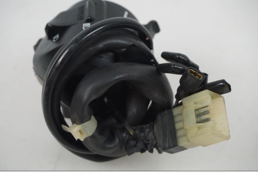 Höger sida på Styrelreglage från en Honda CBR 1000 -2005 motorcykel.